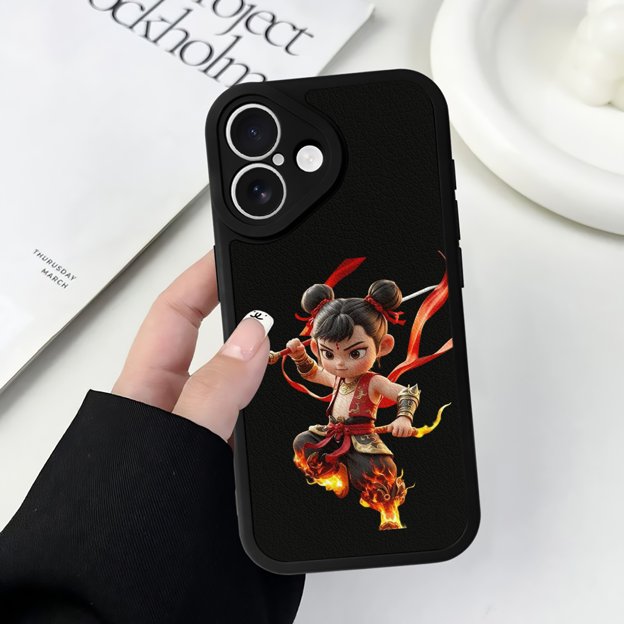 （画像用） Ne Zha 2 ナタ 魔童の大暴れ 【iPhone 16シリーズ対応】シリコンスマホケース（レザー調） 材質：シリコン